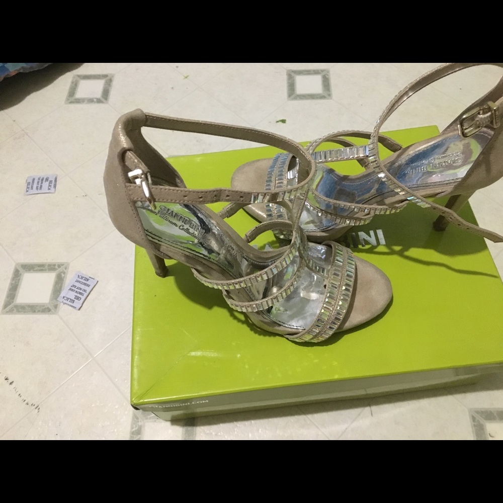 Shoes 👠 - Picture 3 of 5